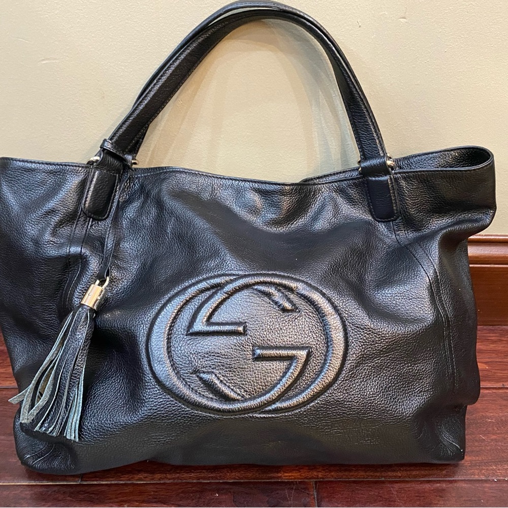 GUCCI Black Pebbled Leather Shoulder Soho Bag